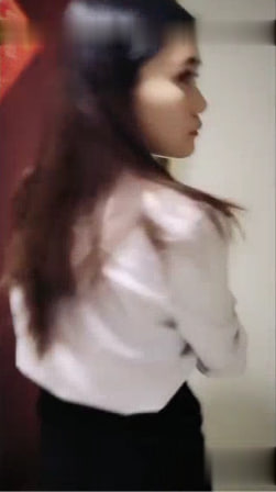 剧情片：性感黑丝女教师遭猥琐学生尾随到家，强行内射侵犯！